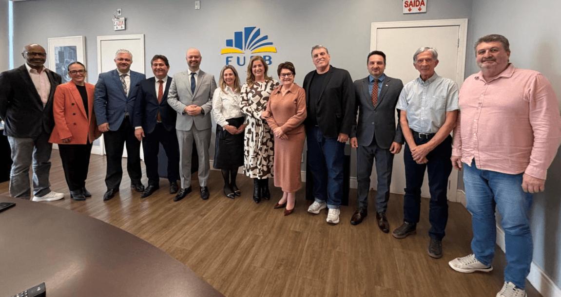 Reunião entre CAASC, OAB Blumenau e FURB garante manutenção de descontos para alunos já matriculados