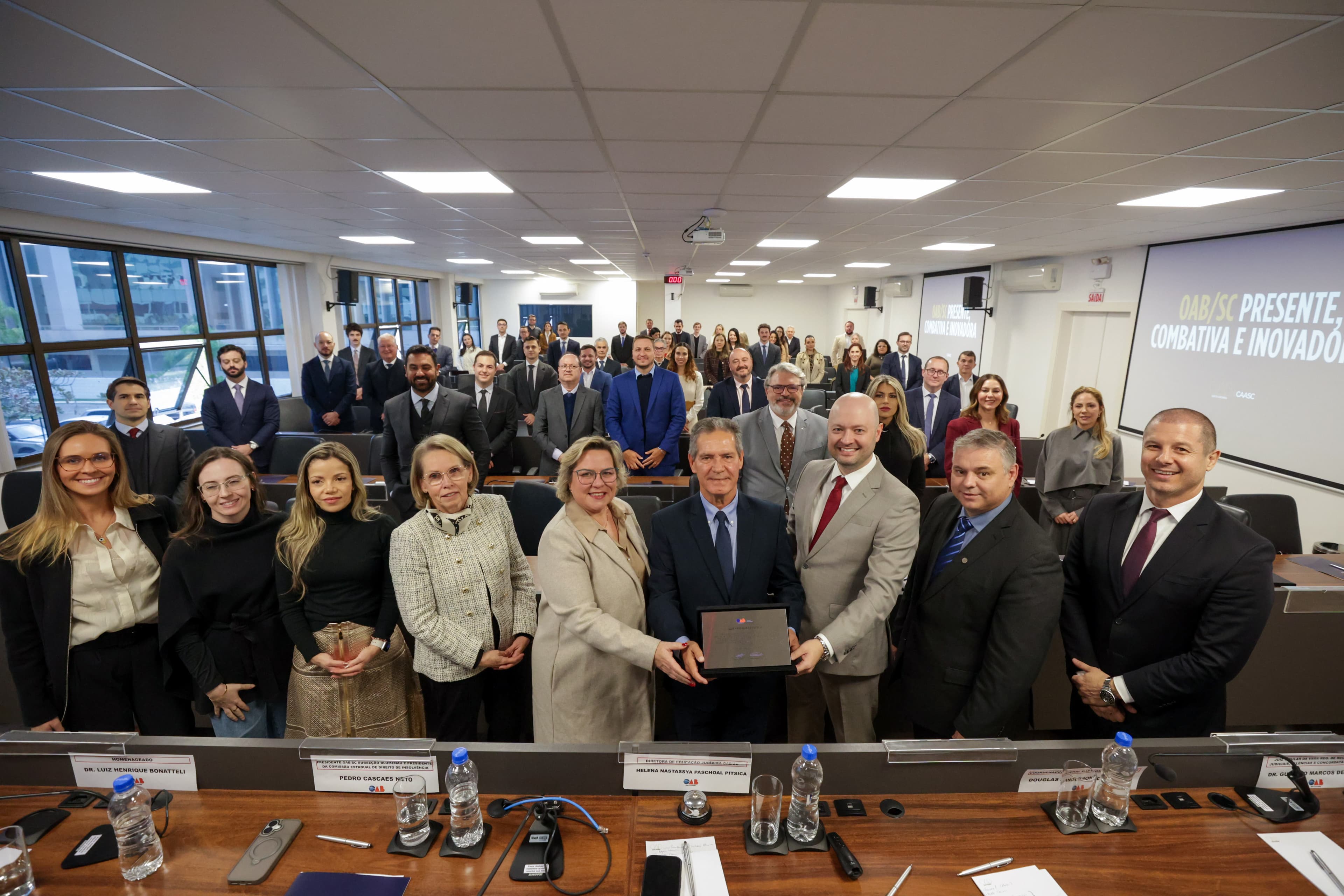 OAB/SC promove 1º Congresso de Direito de Insolvência e homenageia juiz pioneiro na área